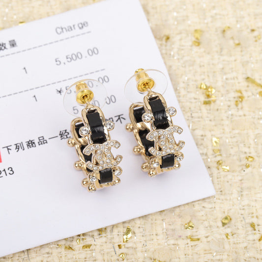 fashionable and versatile black enamel pierced leather crystal earrings eha120