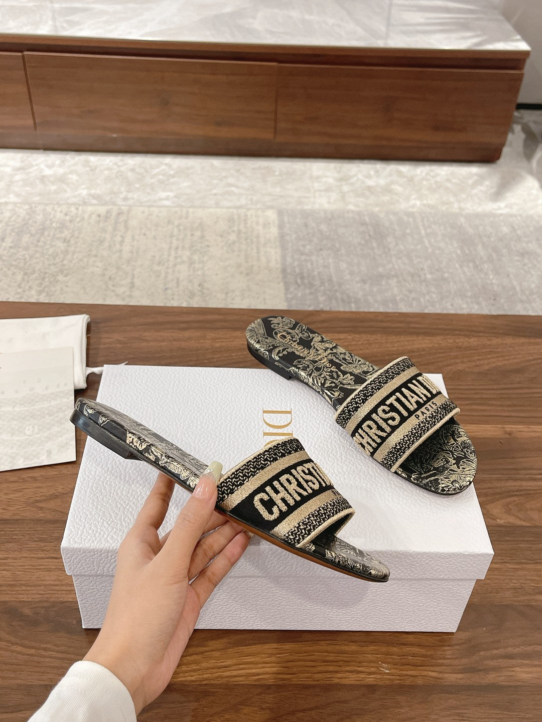 dior spring summer new one line three dimensional embroidered flat sandals black gold slippers xzh89