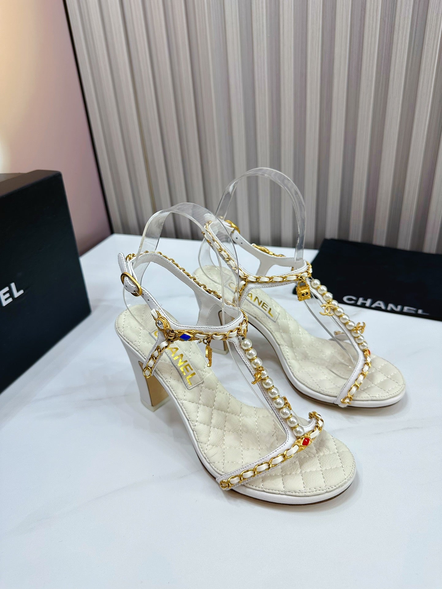 Summer White Versatile Plaid Sheepskin Pearl Metal Pendant Thick Heel High Heel Sandals Single Shoe XZH92