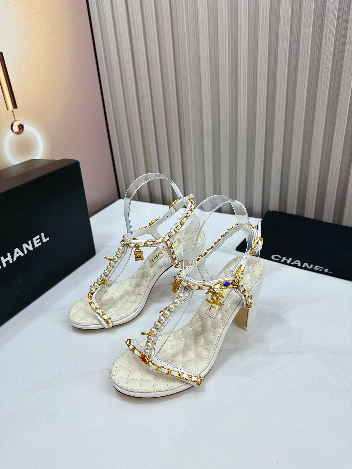 Summer White Versatile Plaid Sheepskin Pearl Metal Pendant Thick Heel High Heel Sandals Single Shoe XZH92