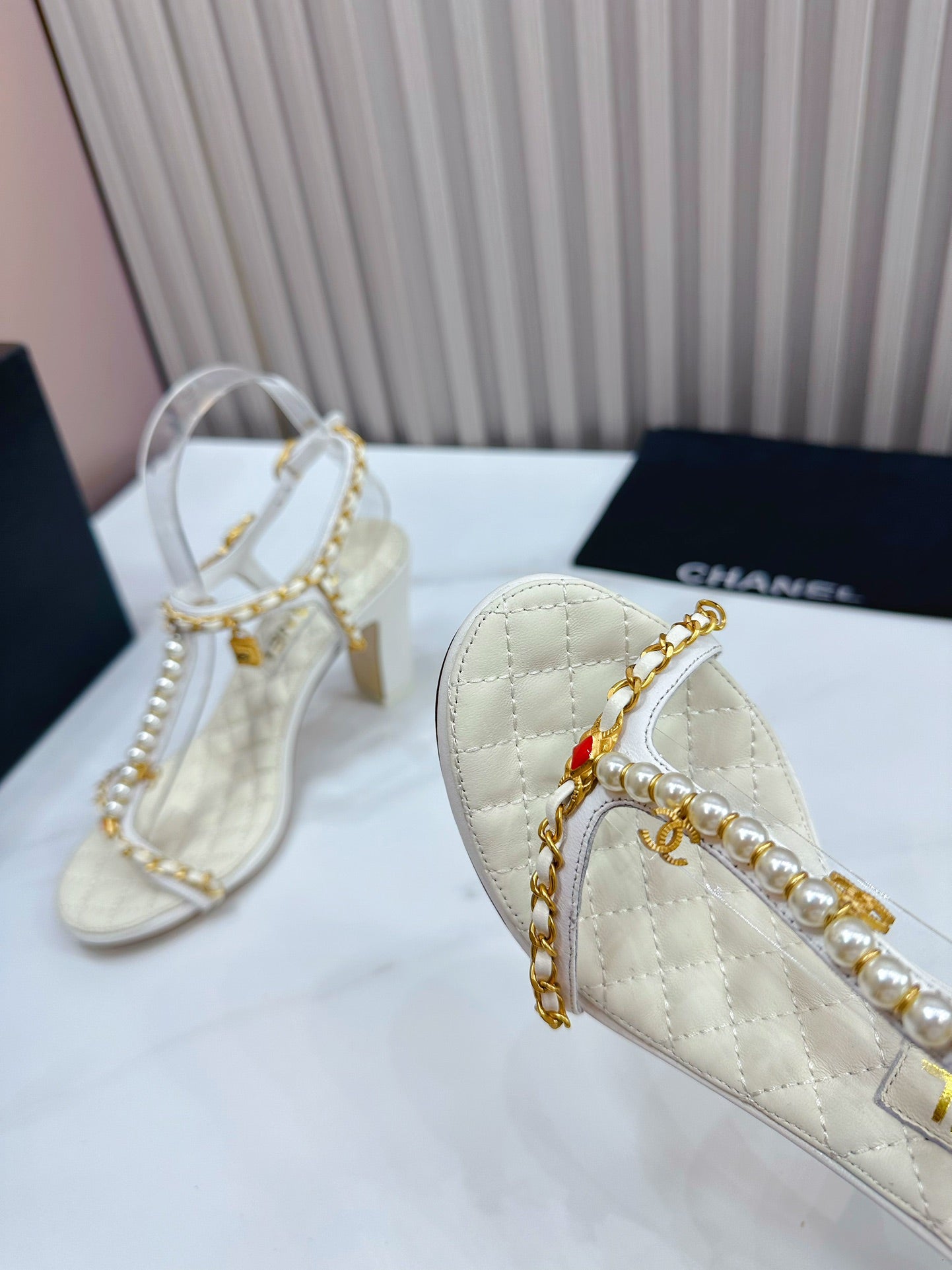 Summer White Versatile Plaid Sheepskin Pearl Metal Pendant Thick Heel High Heel Sandals Single Shoe XZH92