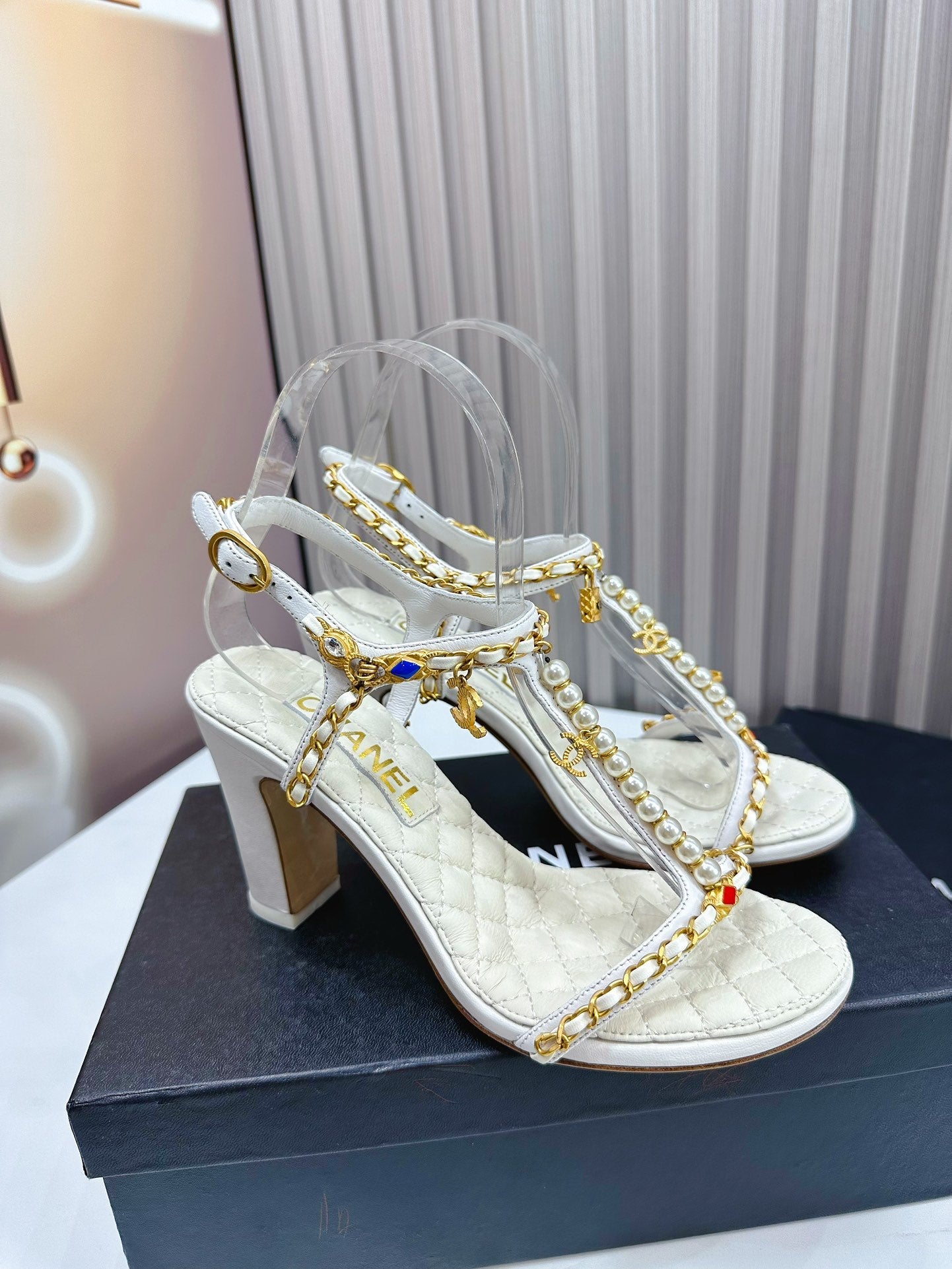 Summer White Versatile Plaid Sheepskin Pearl Metal Pendant Thick Heel High Heel Sandals Single Shoe XZH92