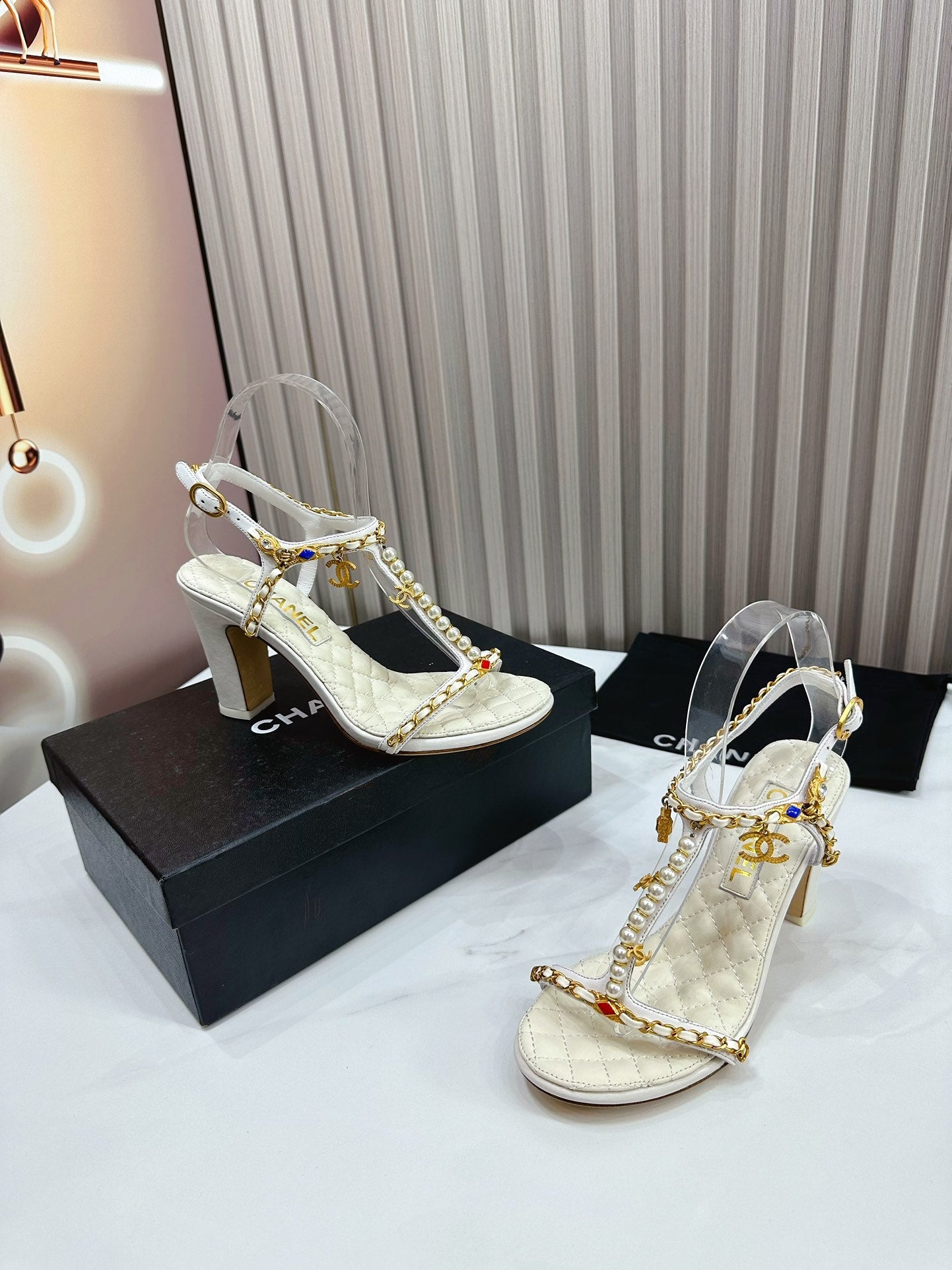 Summer White Versatile Plaid Sheepskin Pearl Metal Pendant Thick Heel High Heel Sandals Single Shoe XZH92