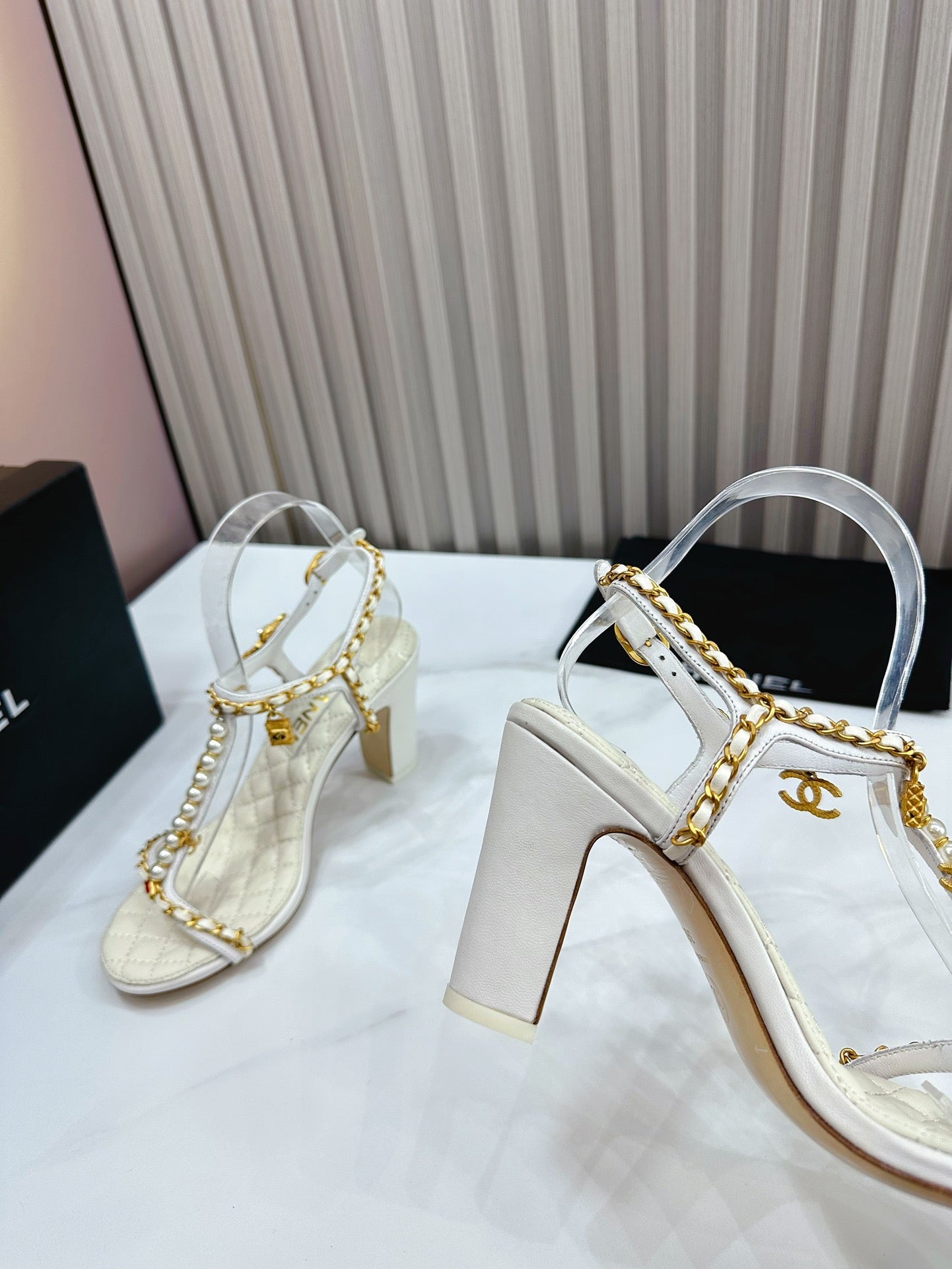 Summer White Versatile Plaid Sheepskin Pearl Metal Pendant Thick Heel High Heel Sandals Single Shoe XZH92