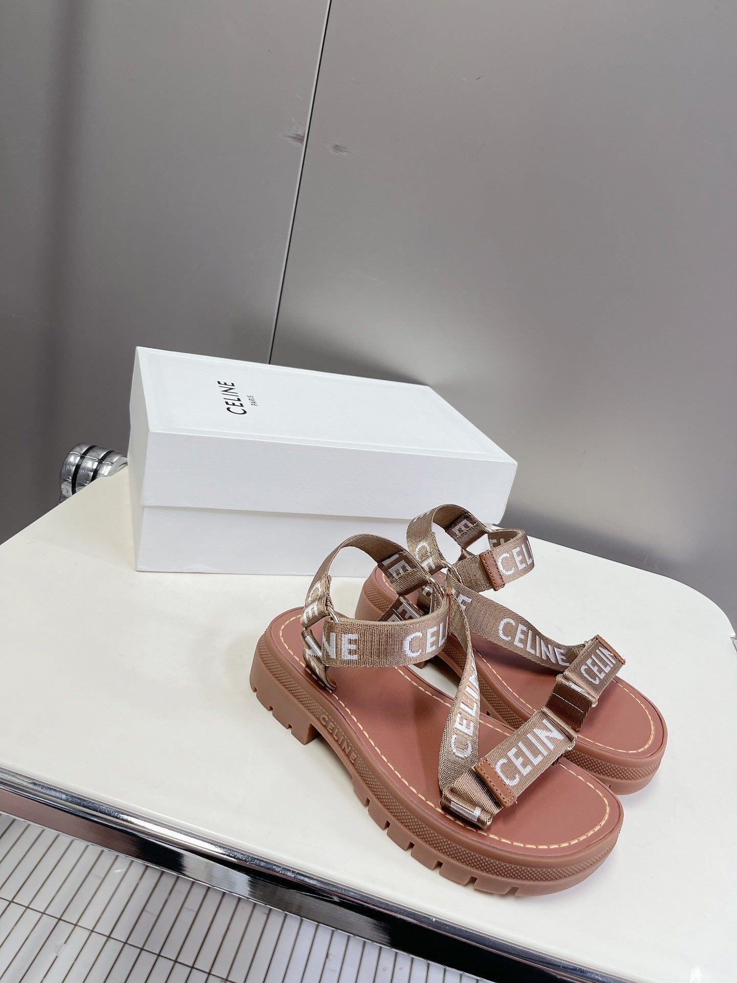 Celine Summer Retro Hot selling Beach Light Beige Sandals Open Toe Single Shoes XZH75