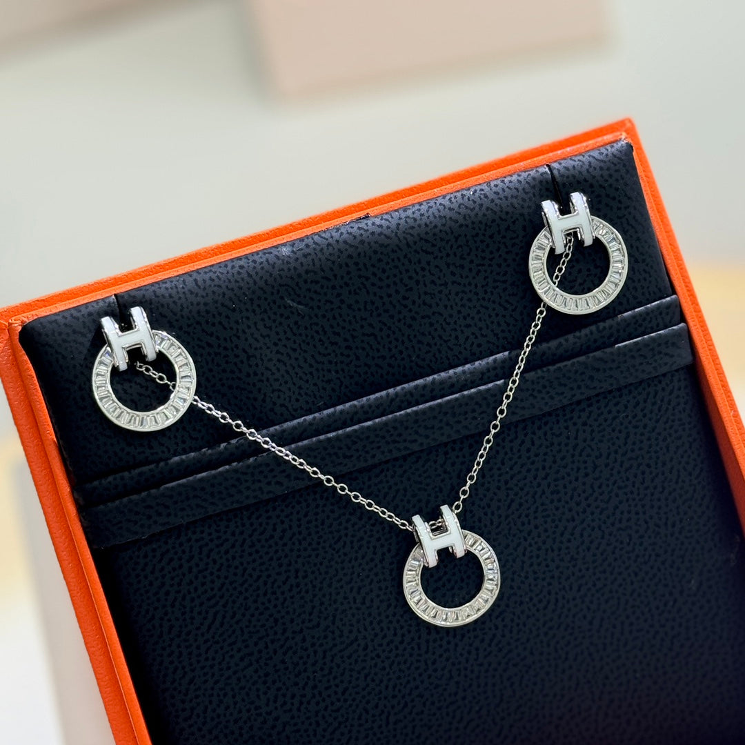 Hot selling H home enamel H ladder diamond circular hollow silver necklace XLA107