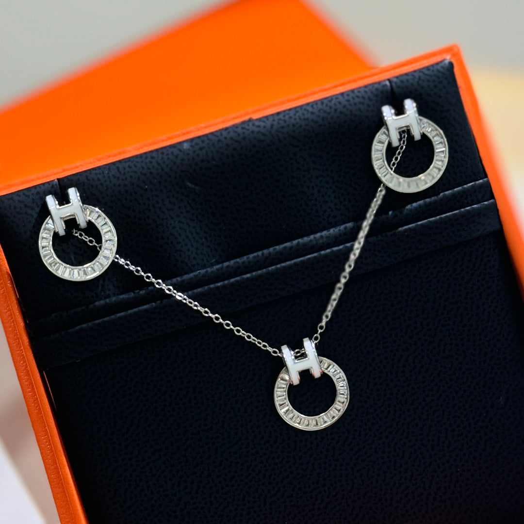 Hot selling H home enamel H ladder diamond circular hollow silver necklace XLA107