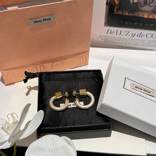 spicy girl m letter decorated resin glass milk white earrings ehc49