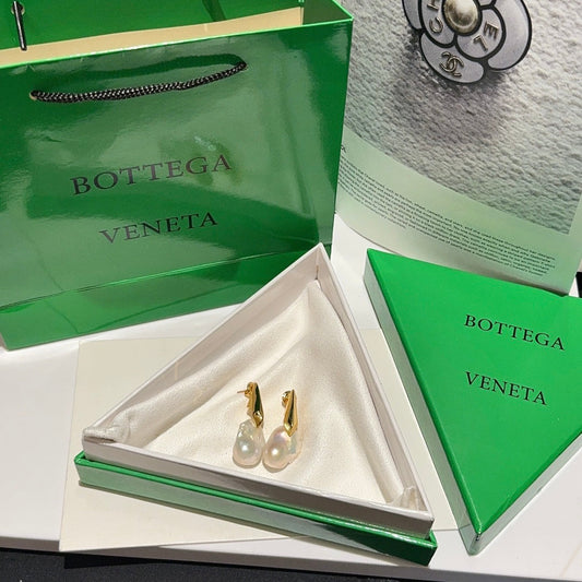 large pearl gold polished earrings ehc55