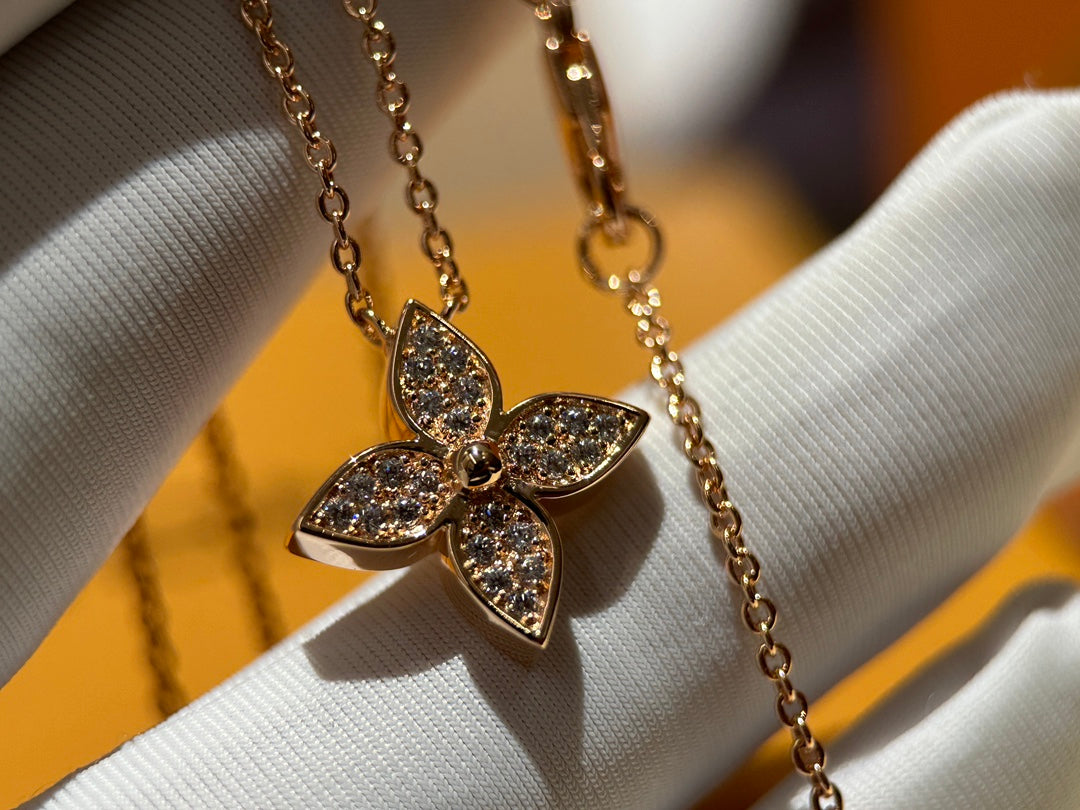 18K Rose Gold Pointed Leaf Flower Set Diamond Necklace XLC83