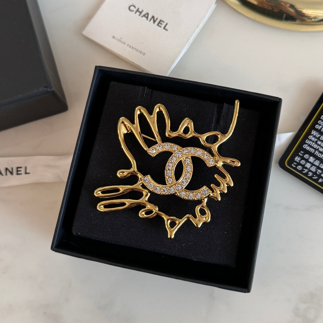 xiaoxiang double c metal hollow set diamond brooch xzc2