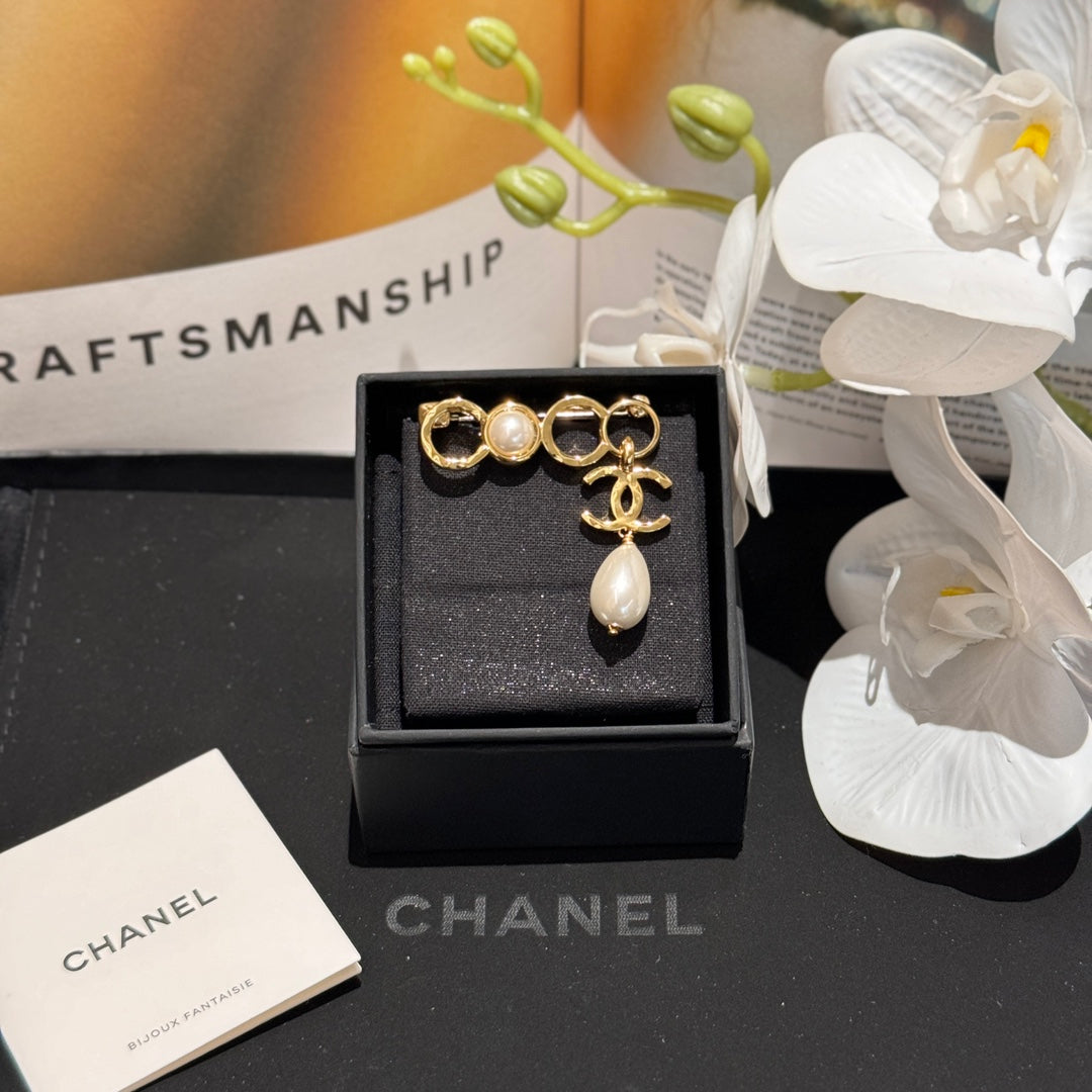 new coco letter sparkling diamond transparent bead brooch xzc5