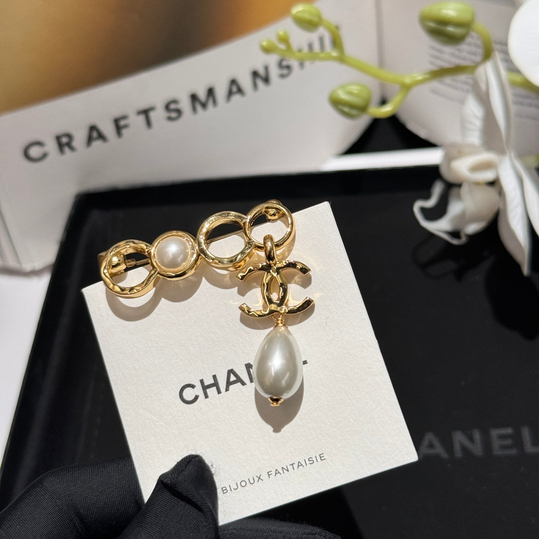 new coco letter sparkling diamond transparent bead brooch xzc5