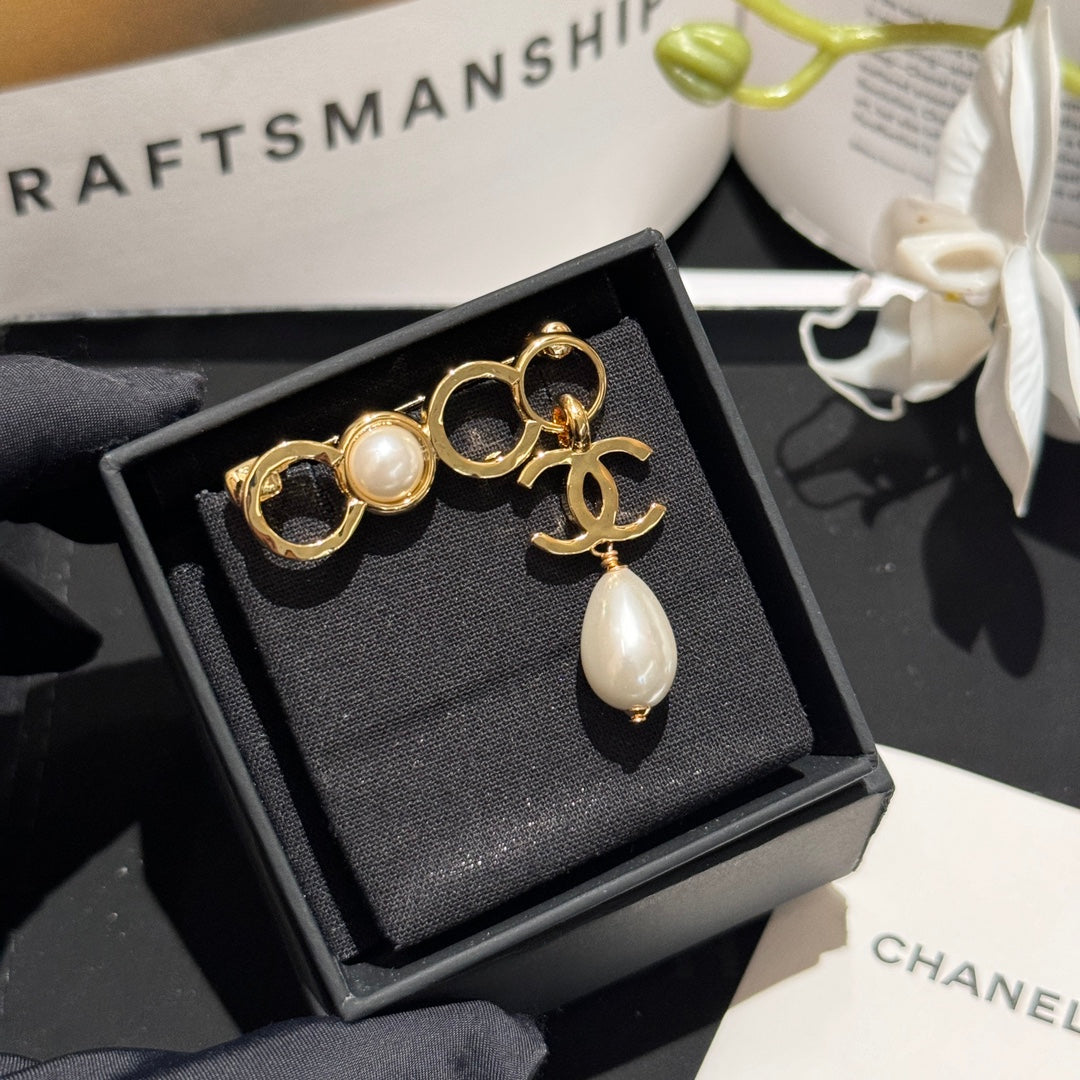 new coco letter sparkling diamond transparent bead brooch xzc5