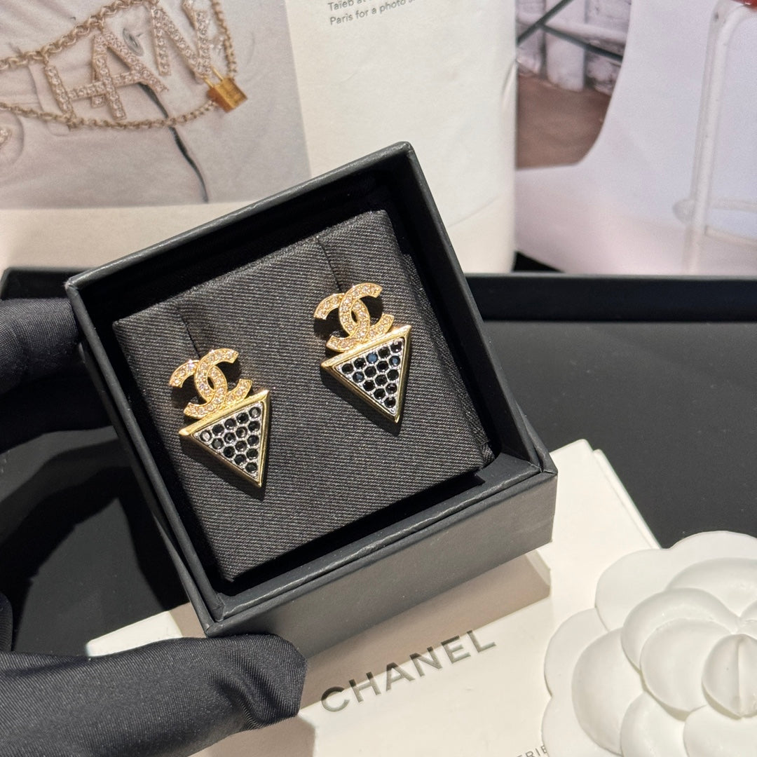 Versatile 24s inverted triangle black diamond earrings EHC150