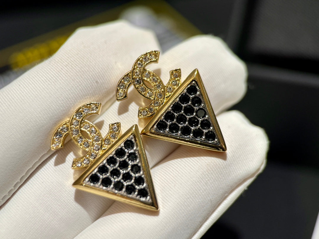 Versatile 24s inverted triangle black diamond earrings EHC150