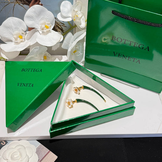 avocado green enamel cherry blossom earrings ehc94