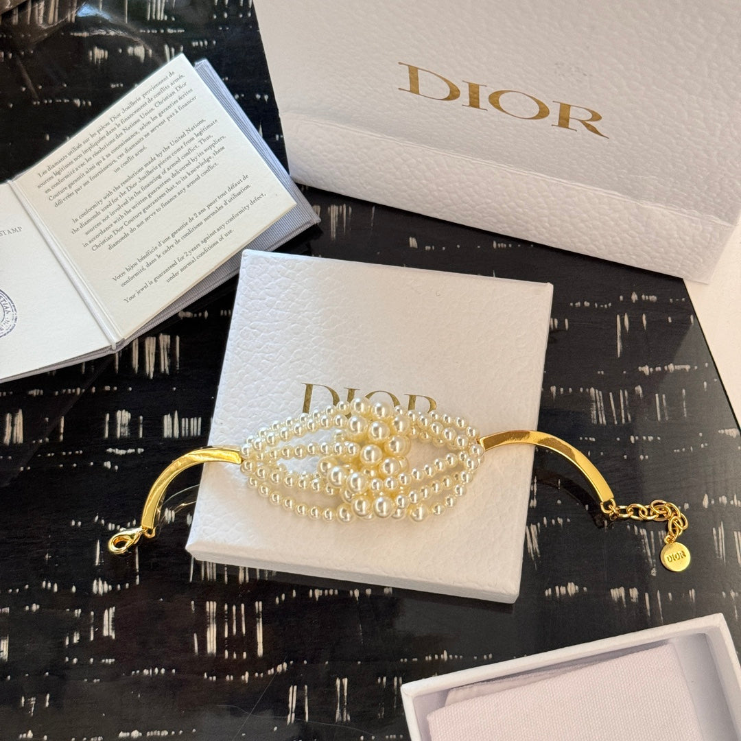 D-Bow Golden Pearl Bracelet SLC53