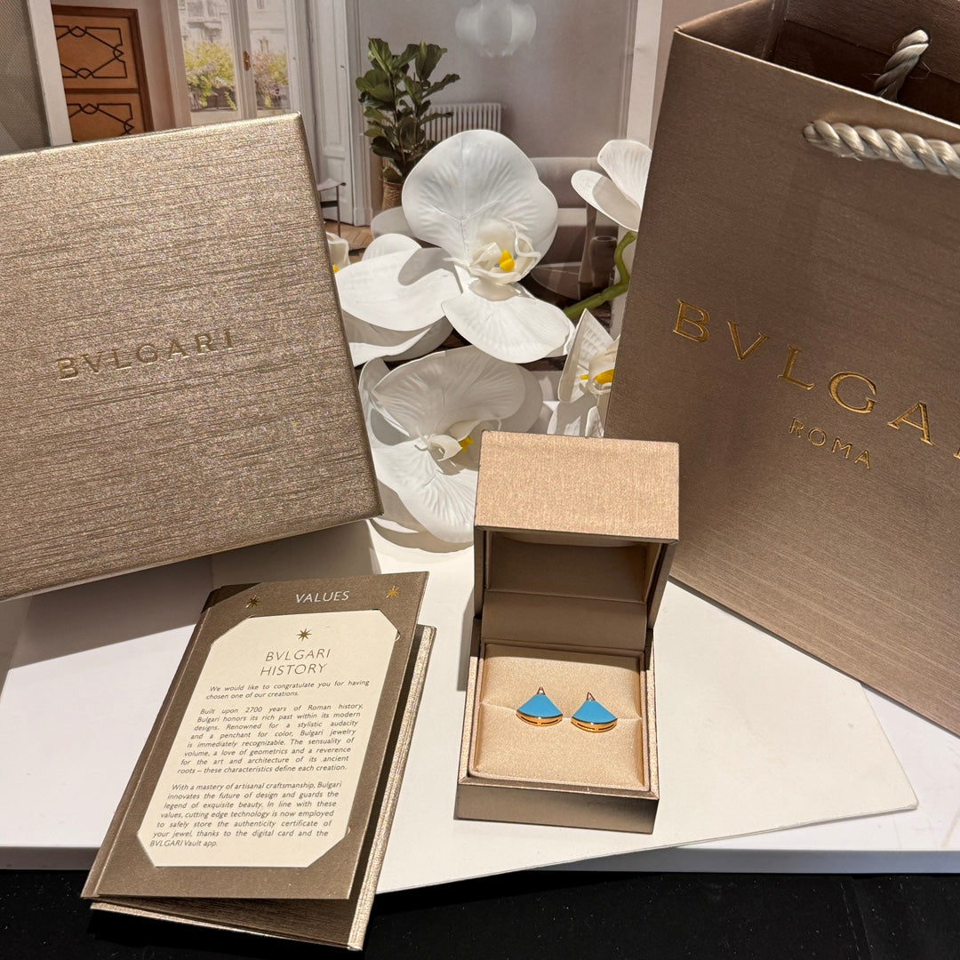 divas dream fan shaped turquoise mini earrings ehc107