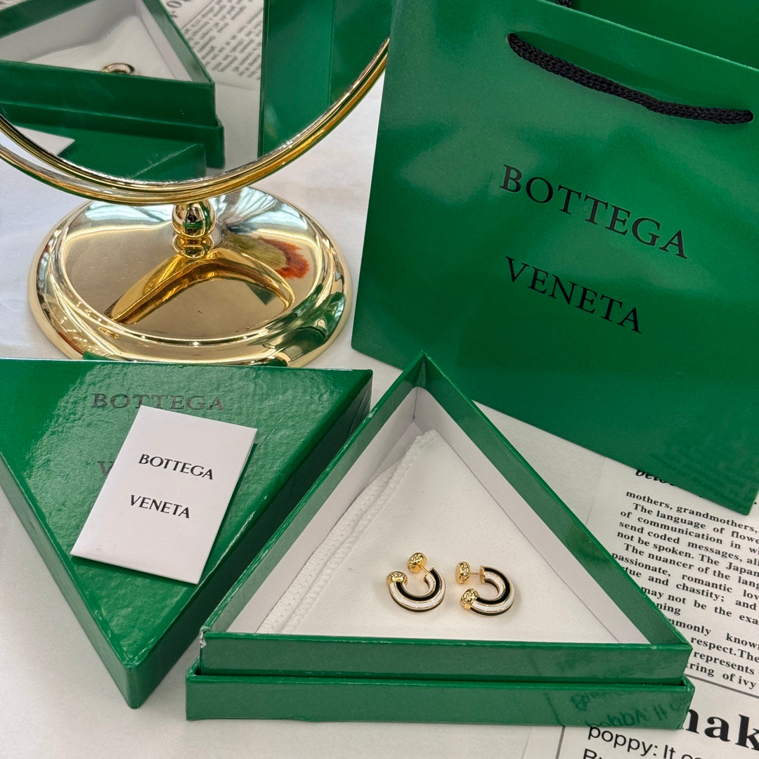 bottega veneta black and white striped enamel earrings ehc110