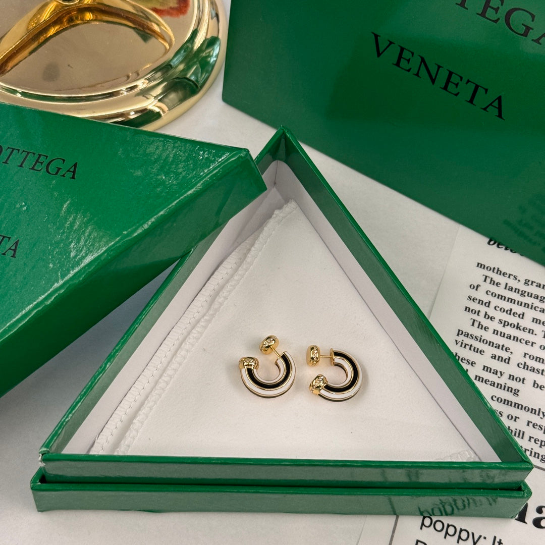 bottega veneta black and white striped enamel earrings ehc110