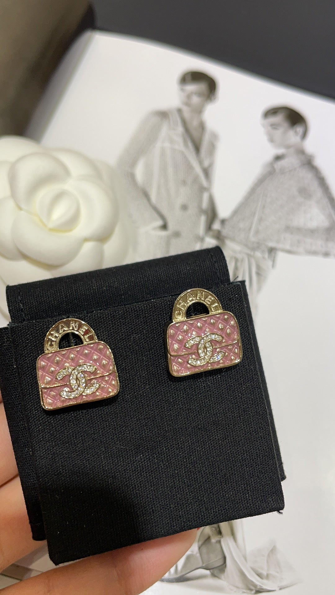 Pink diamond patterned bag with full diamond double C earrings EHC119