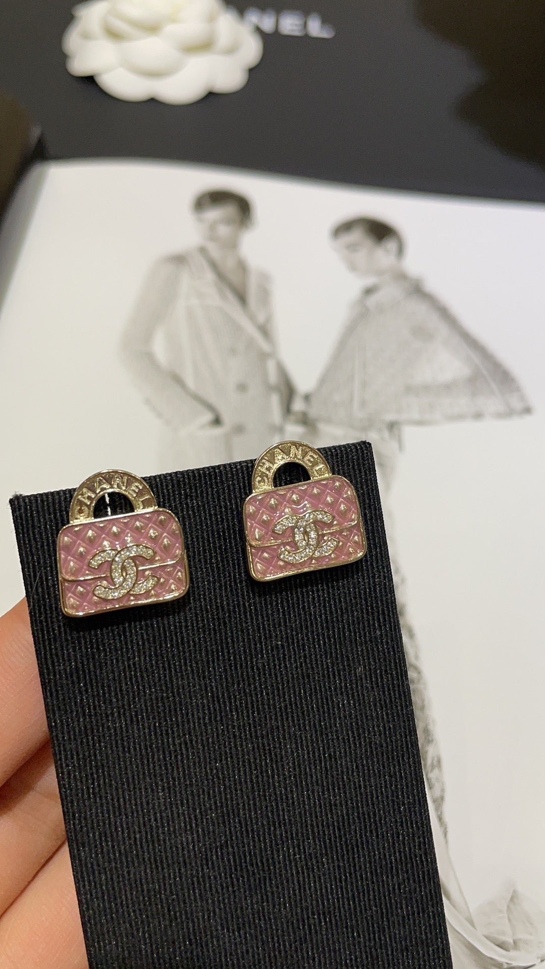 Pink diamond patterned bag with full diamond double C earrings EHC119