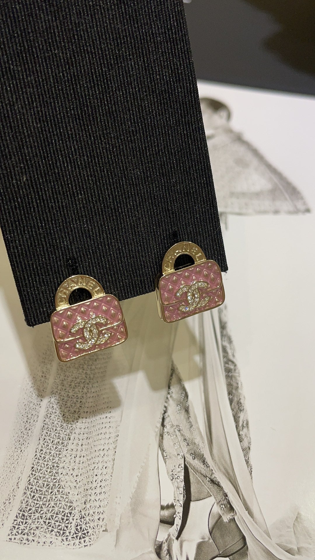 Pink diamond patterned bag with full diamond double C earrings EHC119