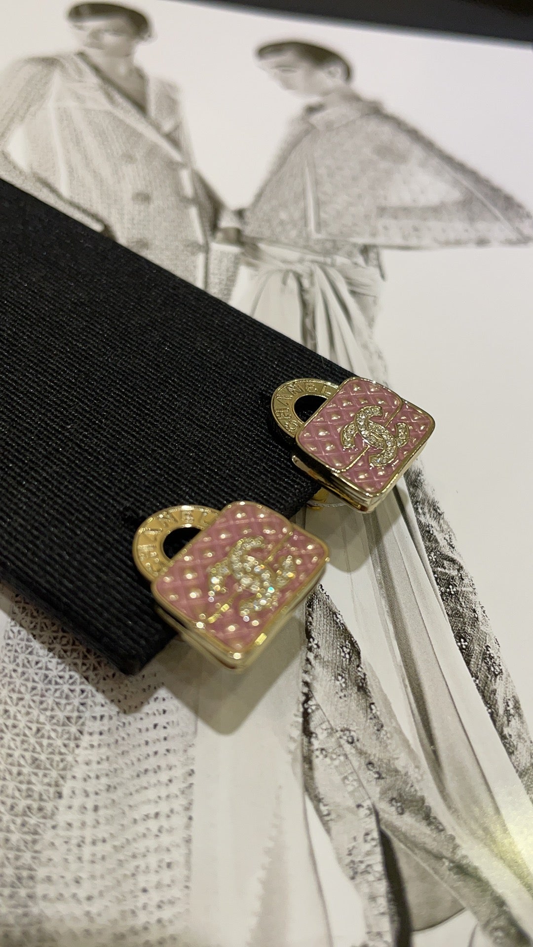 Pink diamond patterned bag with full diamond double C earrings EHC119