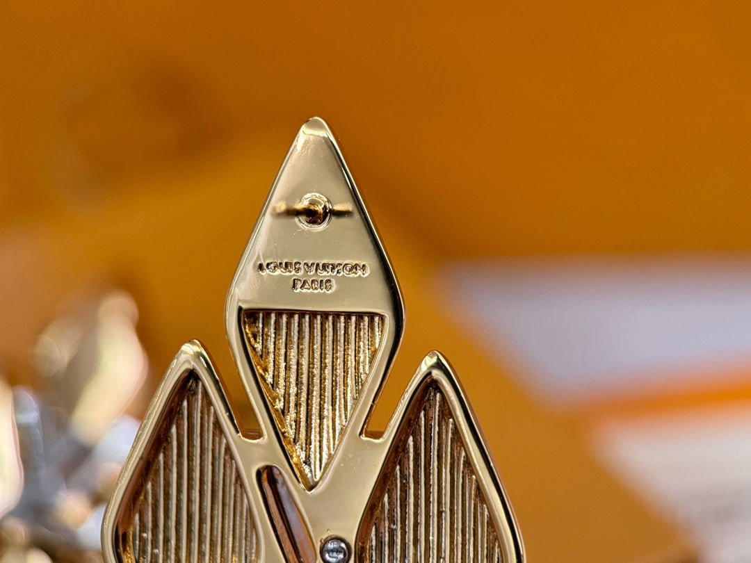 new light gold diamond earrings ehc130