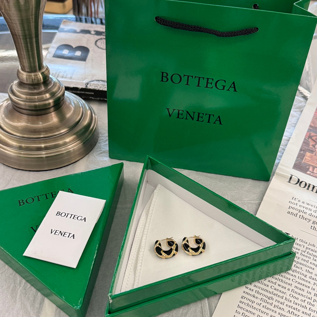 black diamond inlaid lava donut earrings ehc125