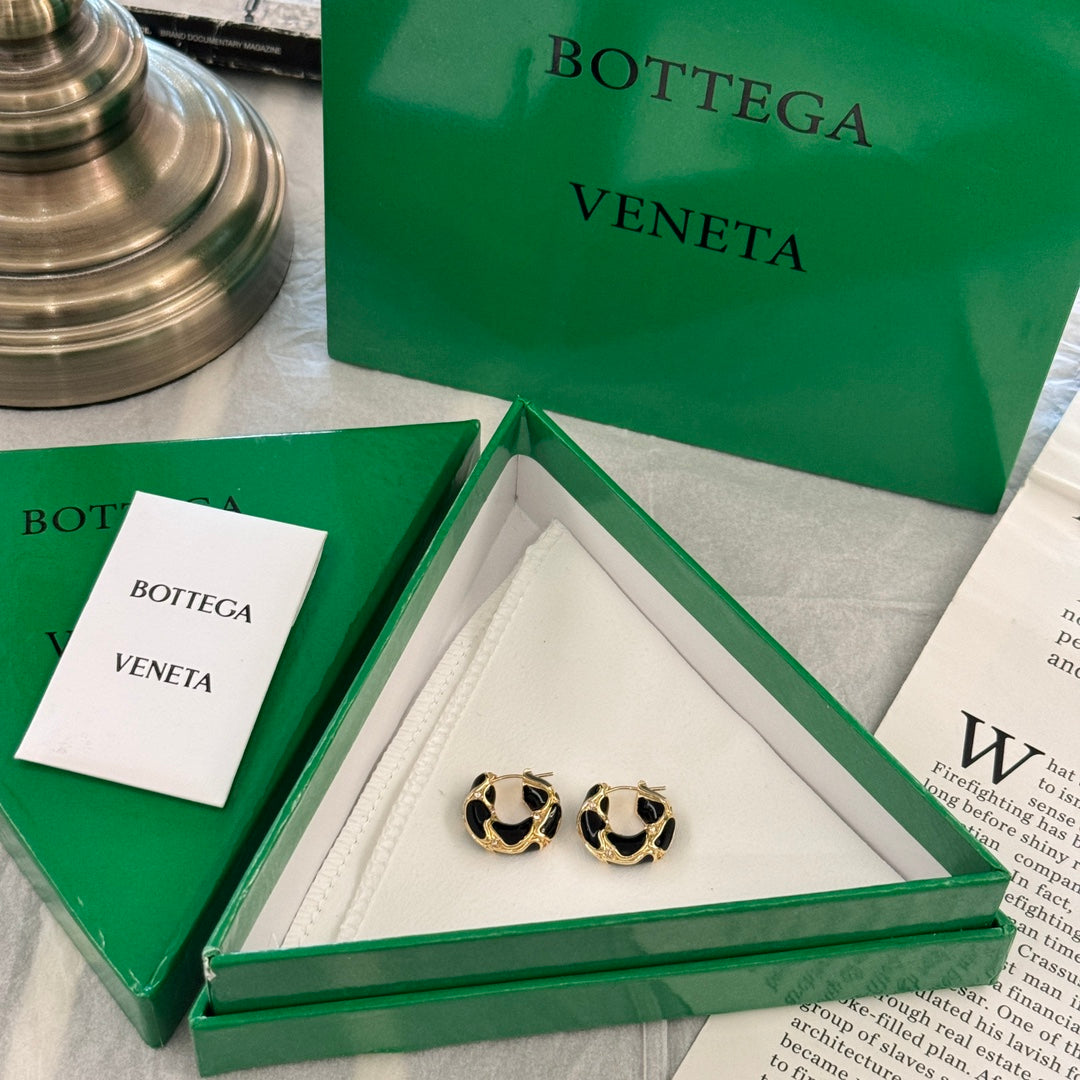 black diamond inlaid lava donut earrings ehc125