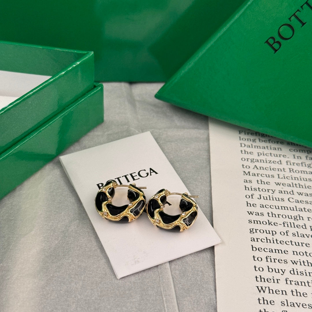 black diamond inlaid lava donut earrings ehc125