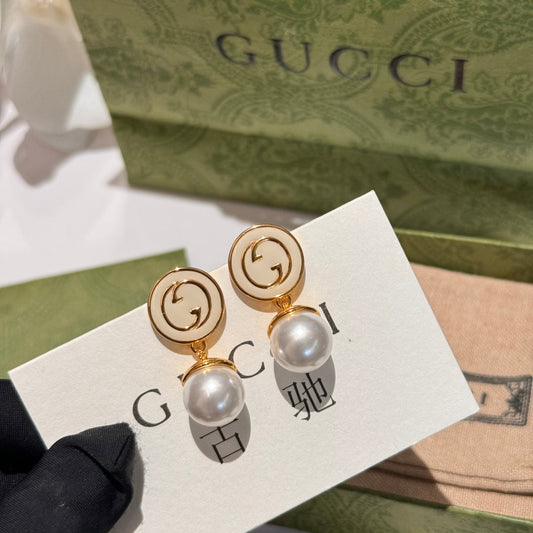 fashionable and versatile white enamel pearl earrings ehc157