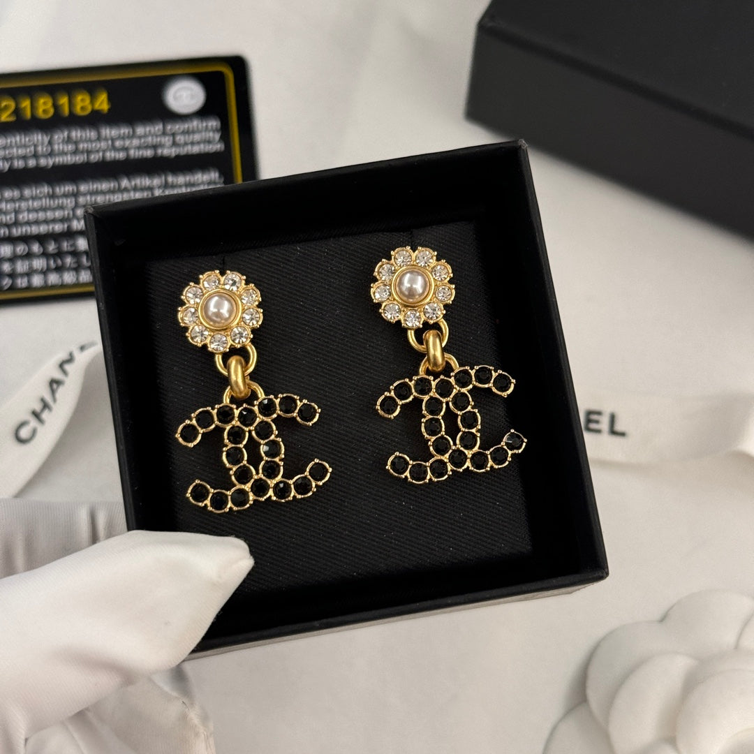 Pearl Flower Black Diamond Gold Earrings EHC151