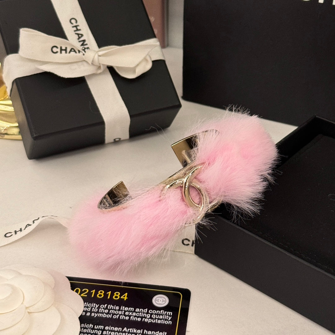 Metal and Phantom Fur Plush Pink Bracelet SLC75