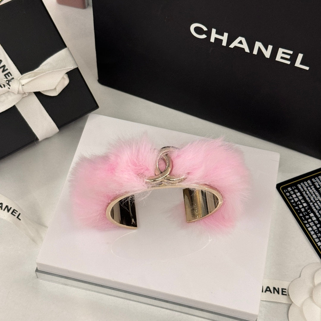 Metal and Phantom Fur Plush Pink Bracelet SLC75