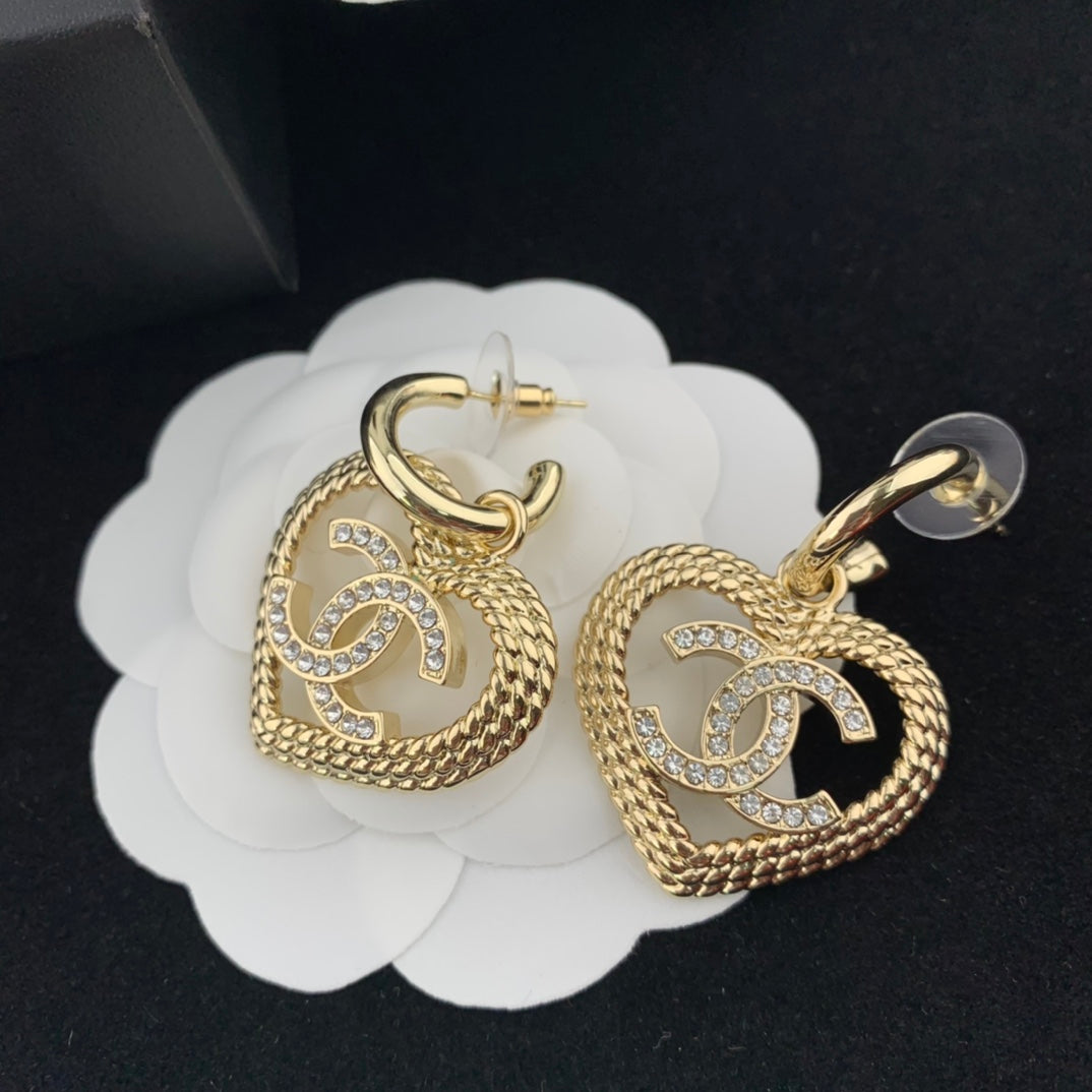 Golden fragrance hollow heart-shaped earrings EHA158