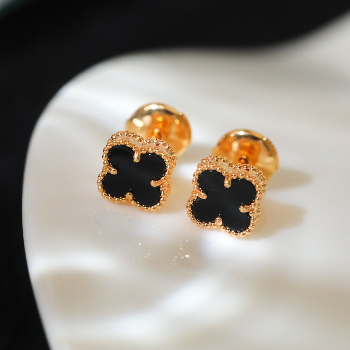 vca little lucky golden clover mini earnail eha163