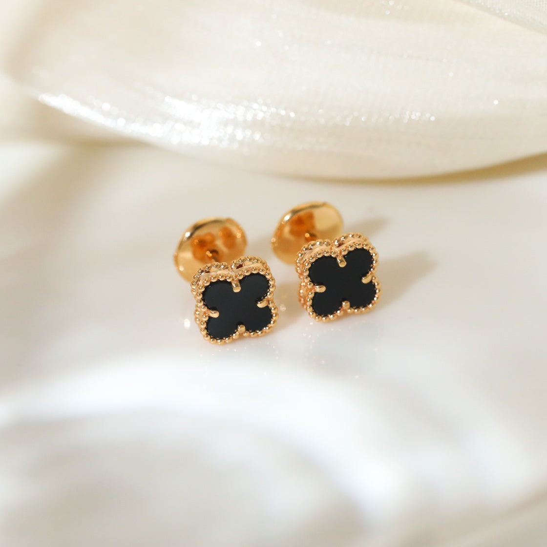 vca little lucky golden clover mini earnail eha163