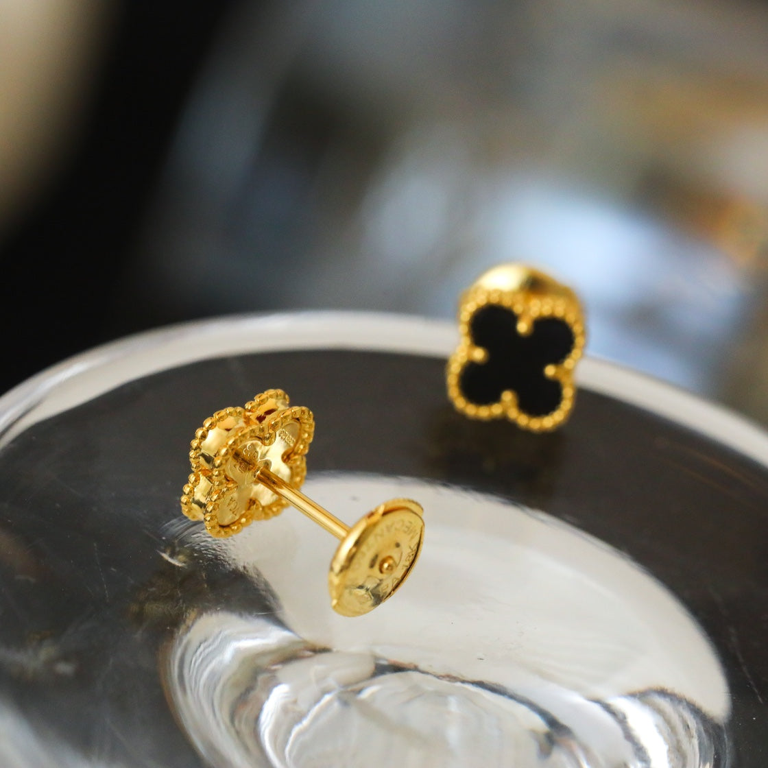 vca little lucky golden clover mini earnail eha163
