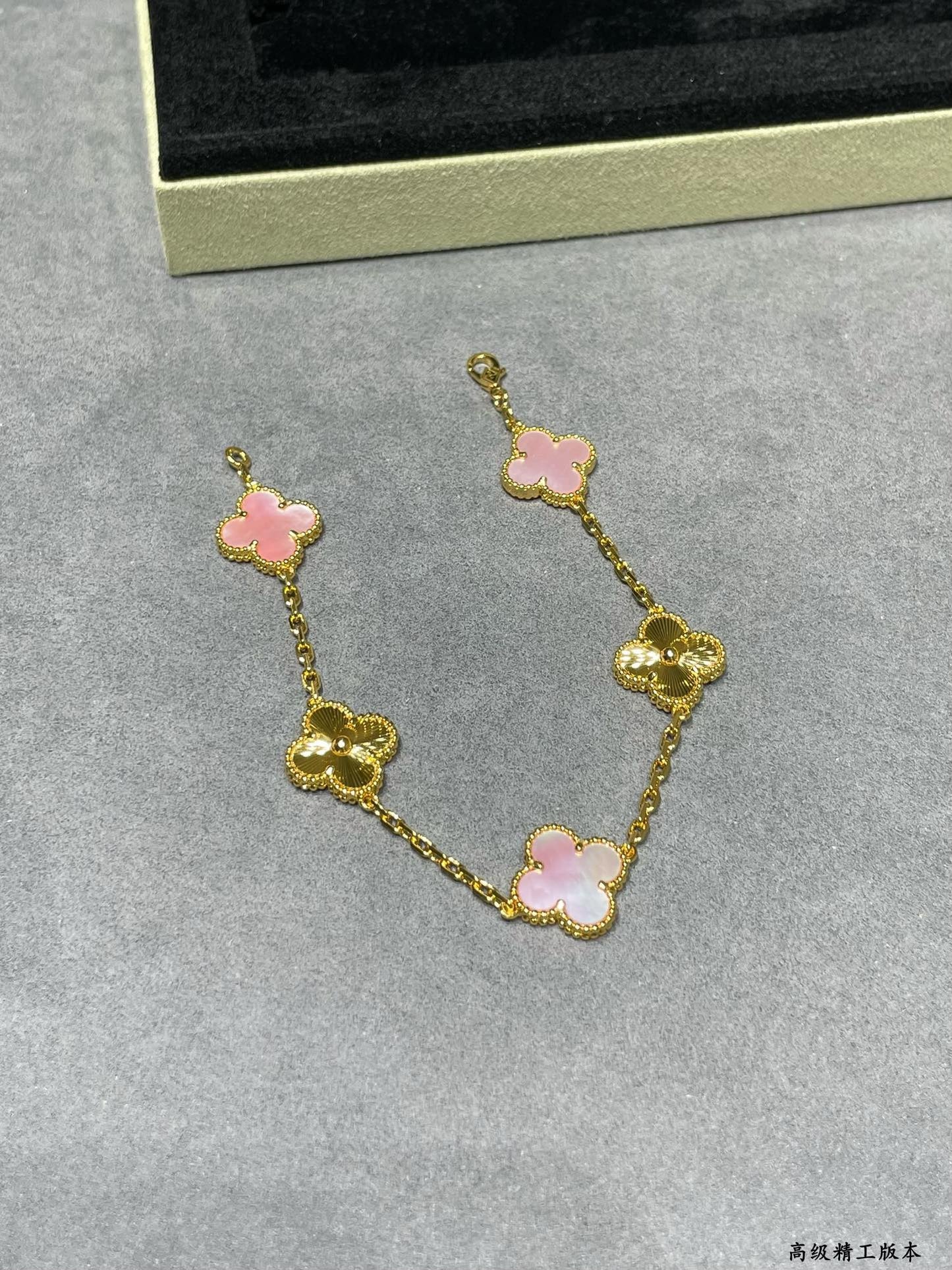 V Gold VCA Natural Pink Shell Five Flowers Four Leaf Grass Gold Bracelet SLA59