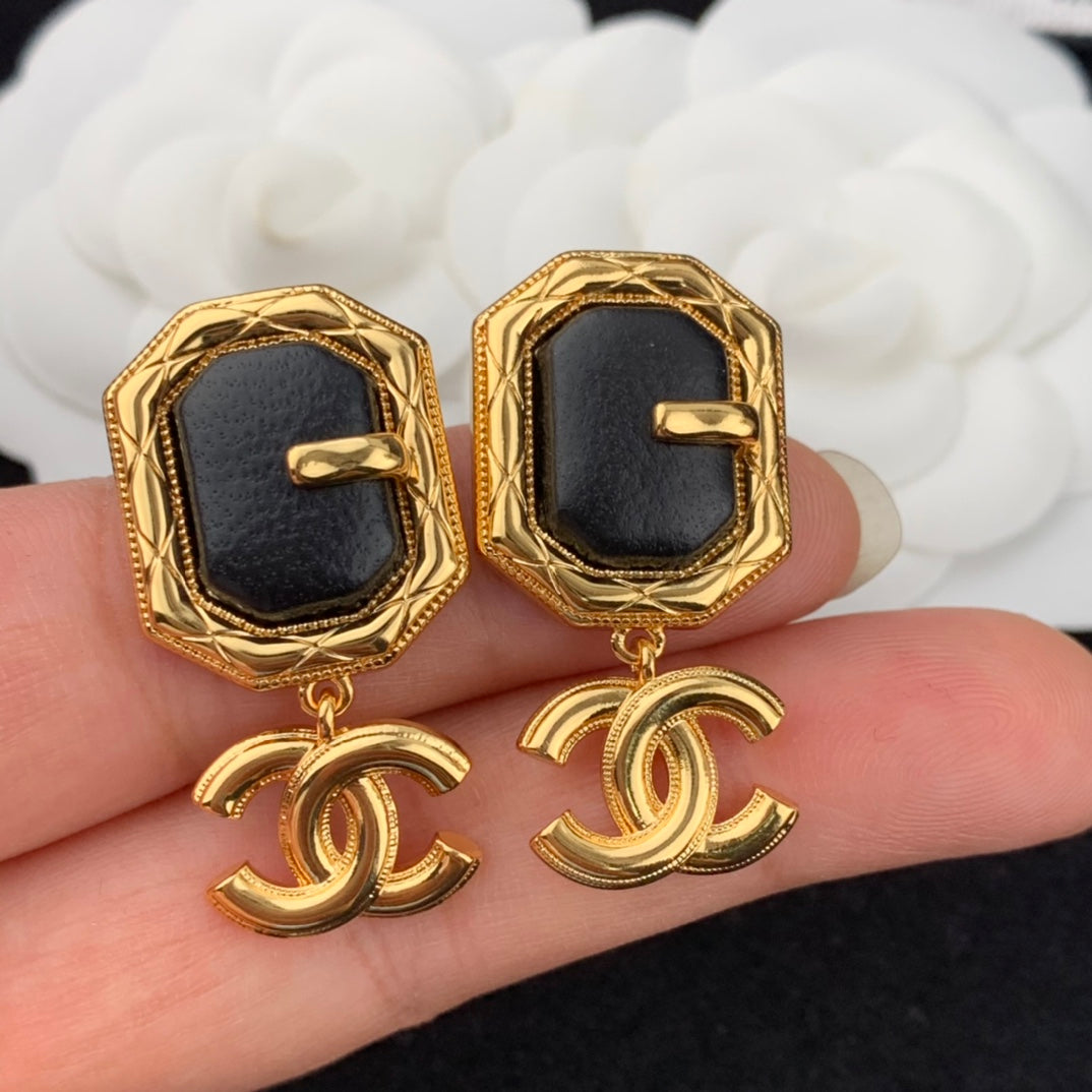 Golden diamond grid oval sheepskin earrings EHA191