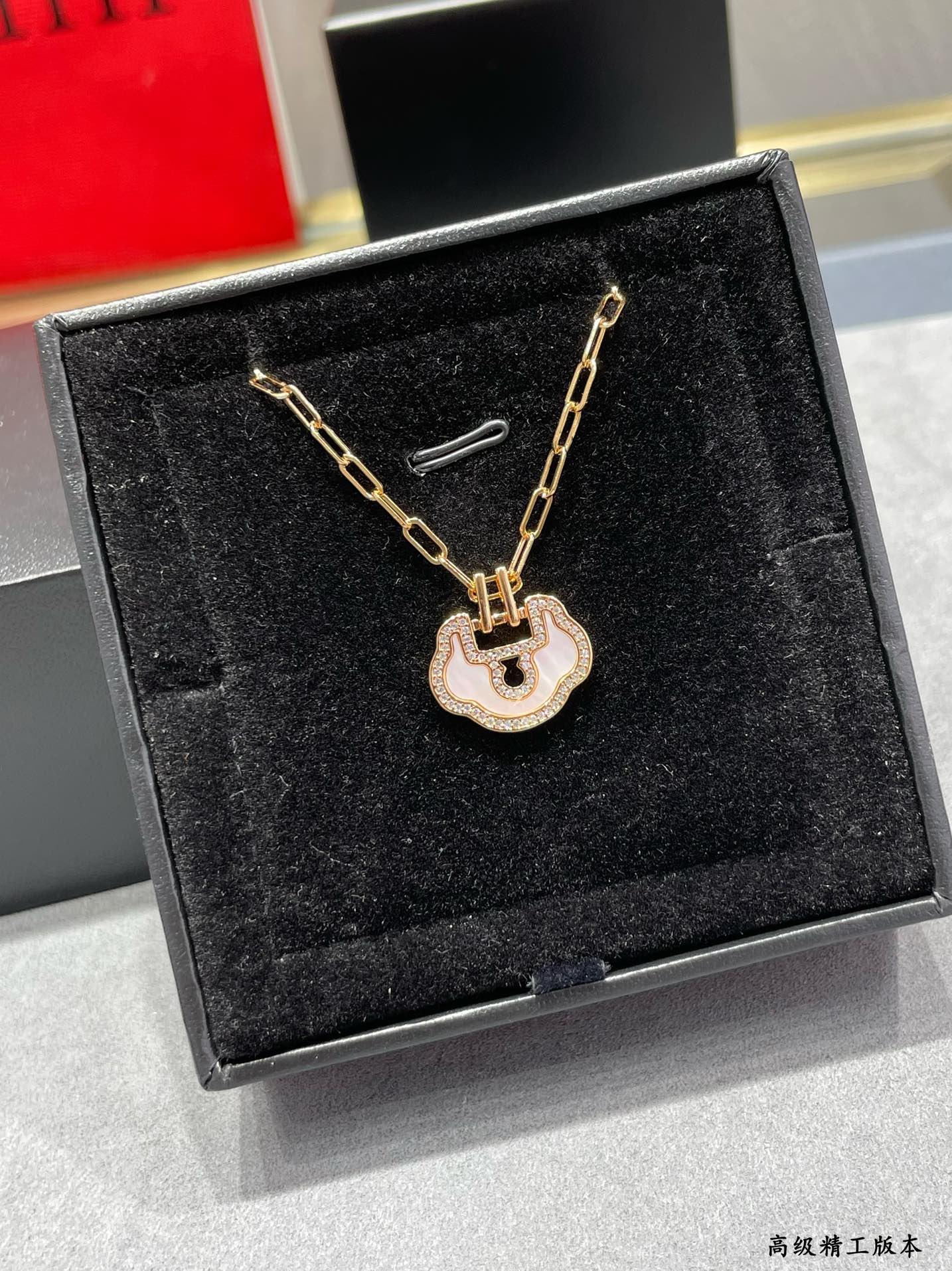 Kirin Large Premium White Beimu Ruyi Lock Gold Necklace XLA140