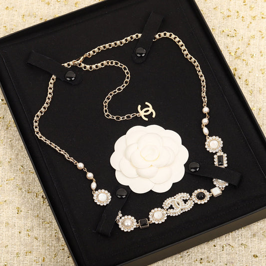 Fragrant black and white glass sunflower diamond hanging double C waist chain YLA02