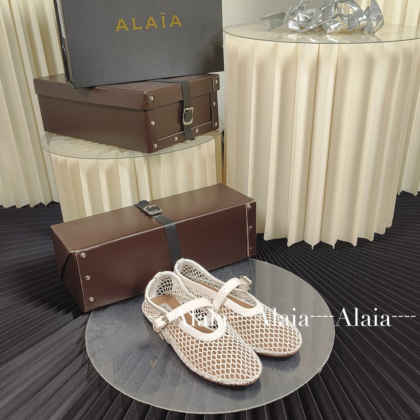 ALAIA White Head Mesh One Button Ballet Flat Slippers XZH215