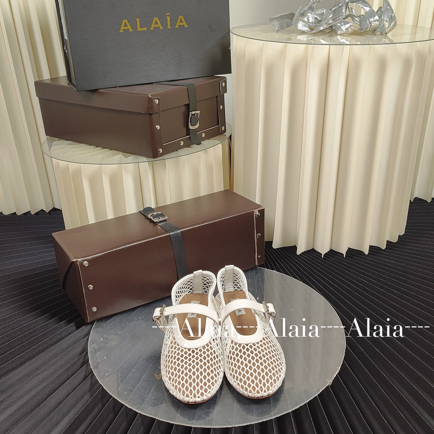 ALAIA White Head Mesh One Button Ballet Flat Slippers XZH215