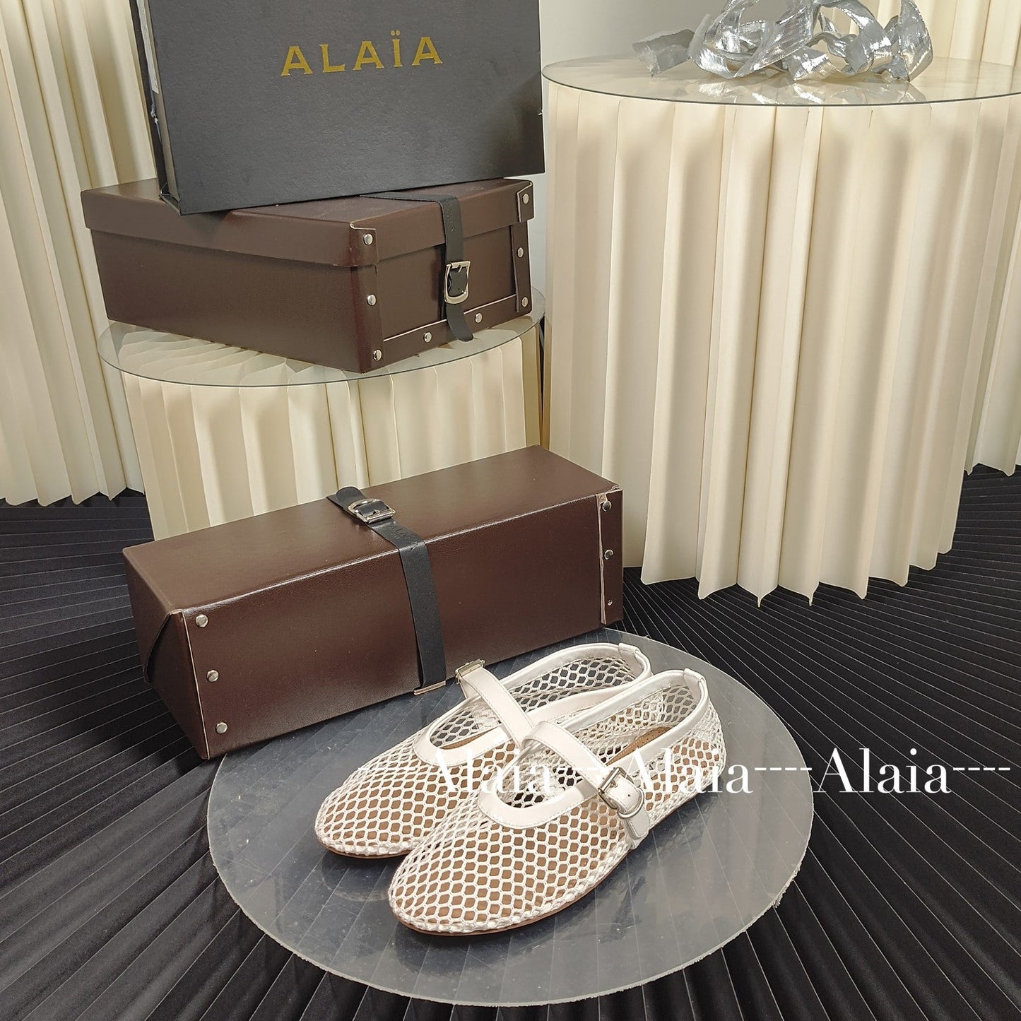 ALAIA White Head Mesh One Button Ballet Flat Slippers XZH215