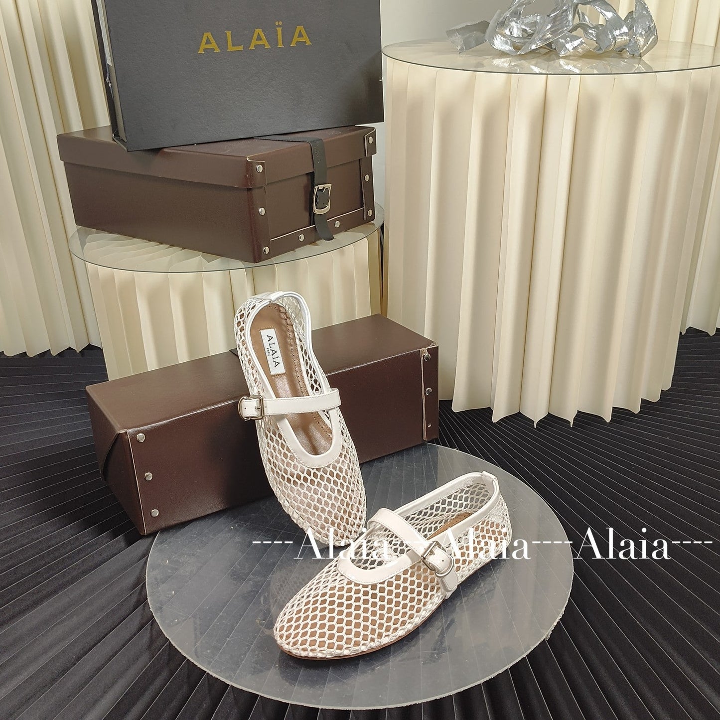 ALAIA White Head Mesh One Button Ballet Flat Slippers XZH215