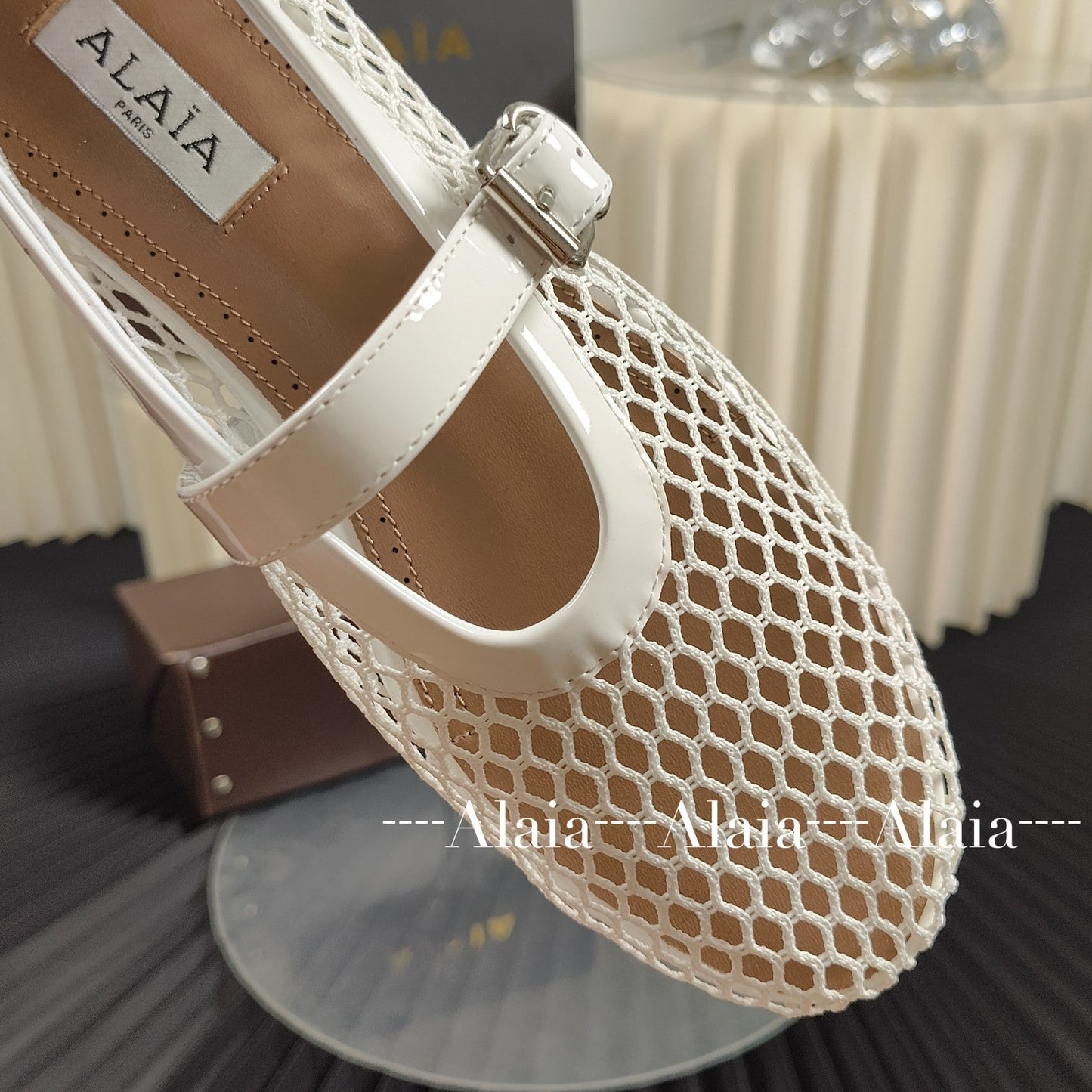 ALAIA White Head Mesh One Button Ballet Flat Slippers XZH215